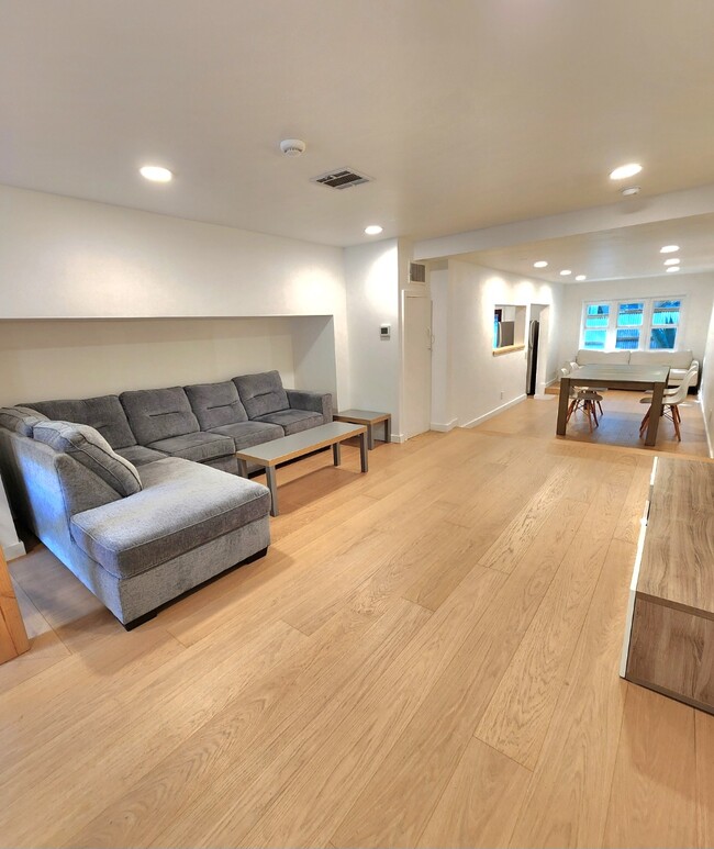 Foto del edificio - 380 Box Canyon Rd