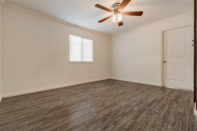 Foto del edificio - 319 E Edwards St