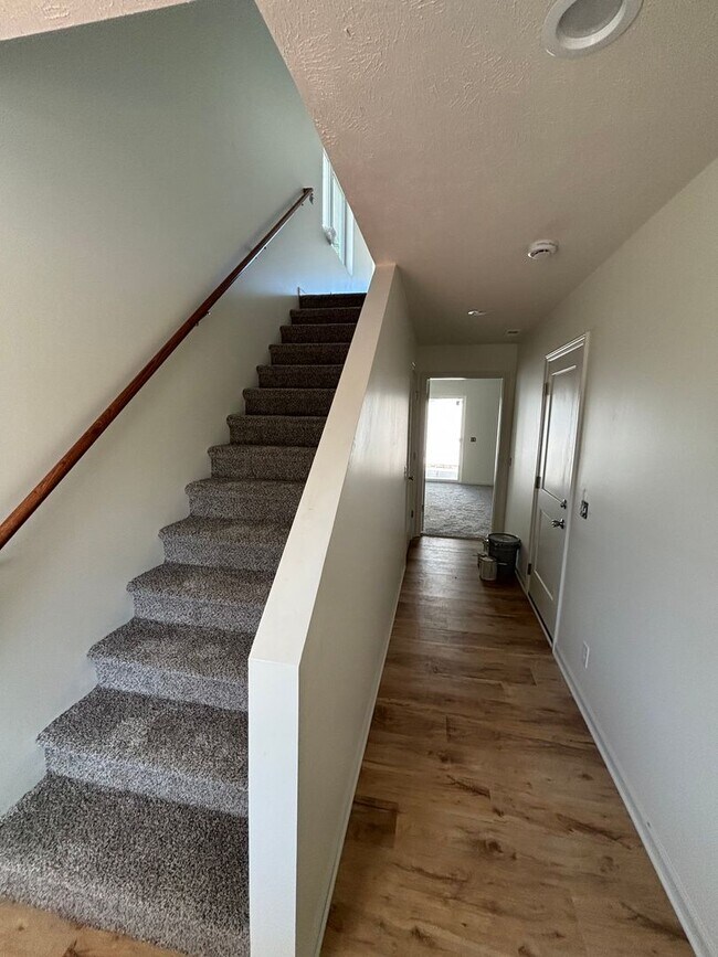 Foto del edificio - Available now! Brand New 3 Bedroom 2 Bath ...