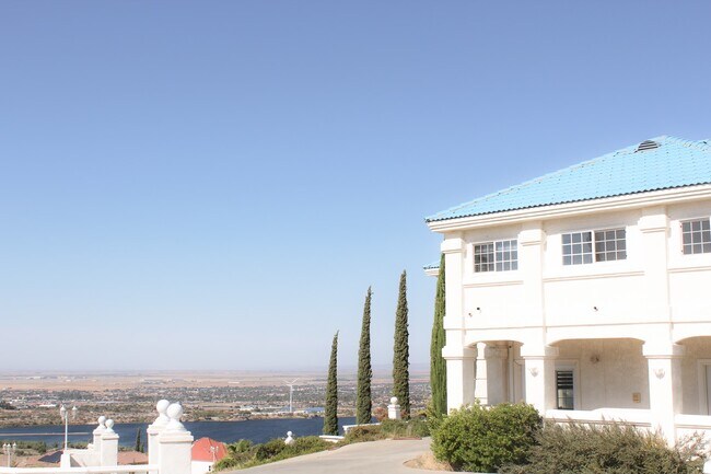 Foto del edificio - 238 Lakeview Dr