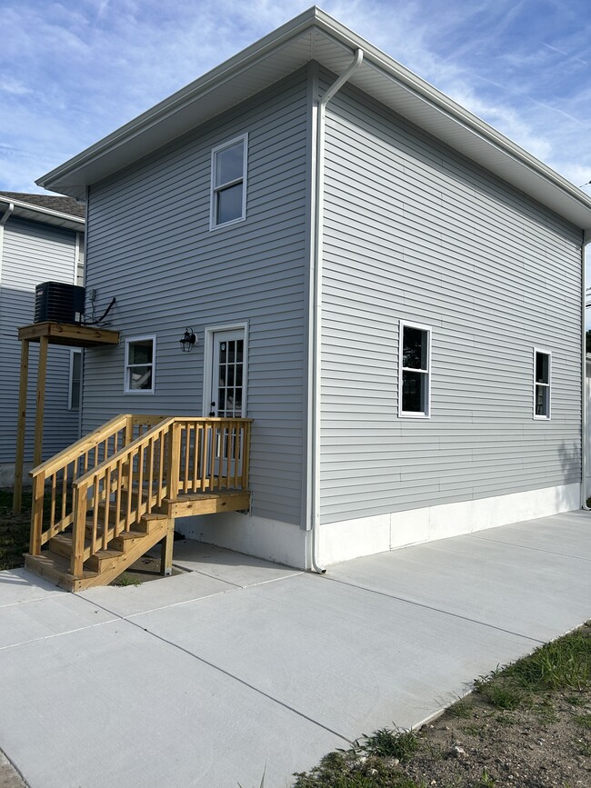 Building Photo - 1405 N Ohio Ave