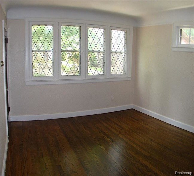 Foto del edificio - 665 Bloomfield Ct