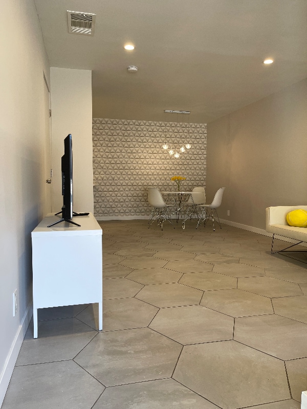 Building Photo - 2825 N Los Felices Rd