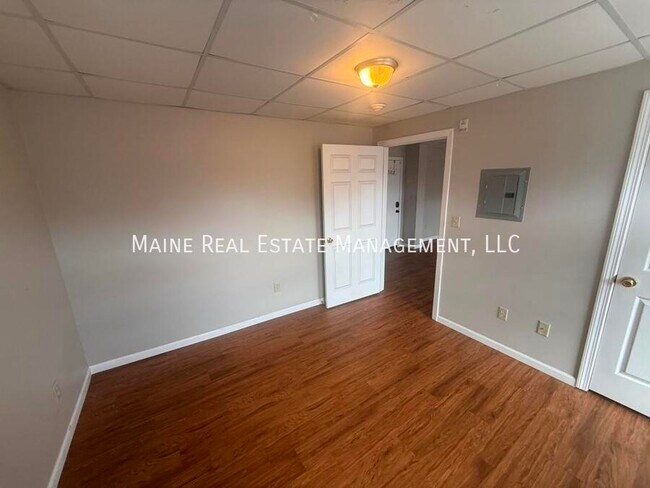 Building Photo - 35 Main St