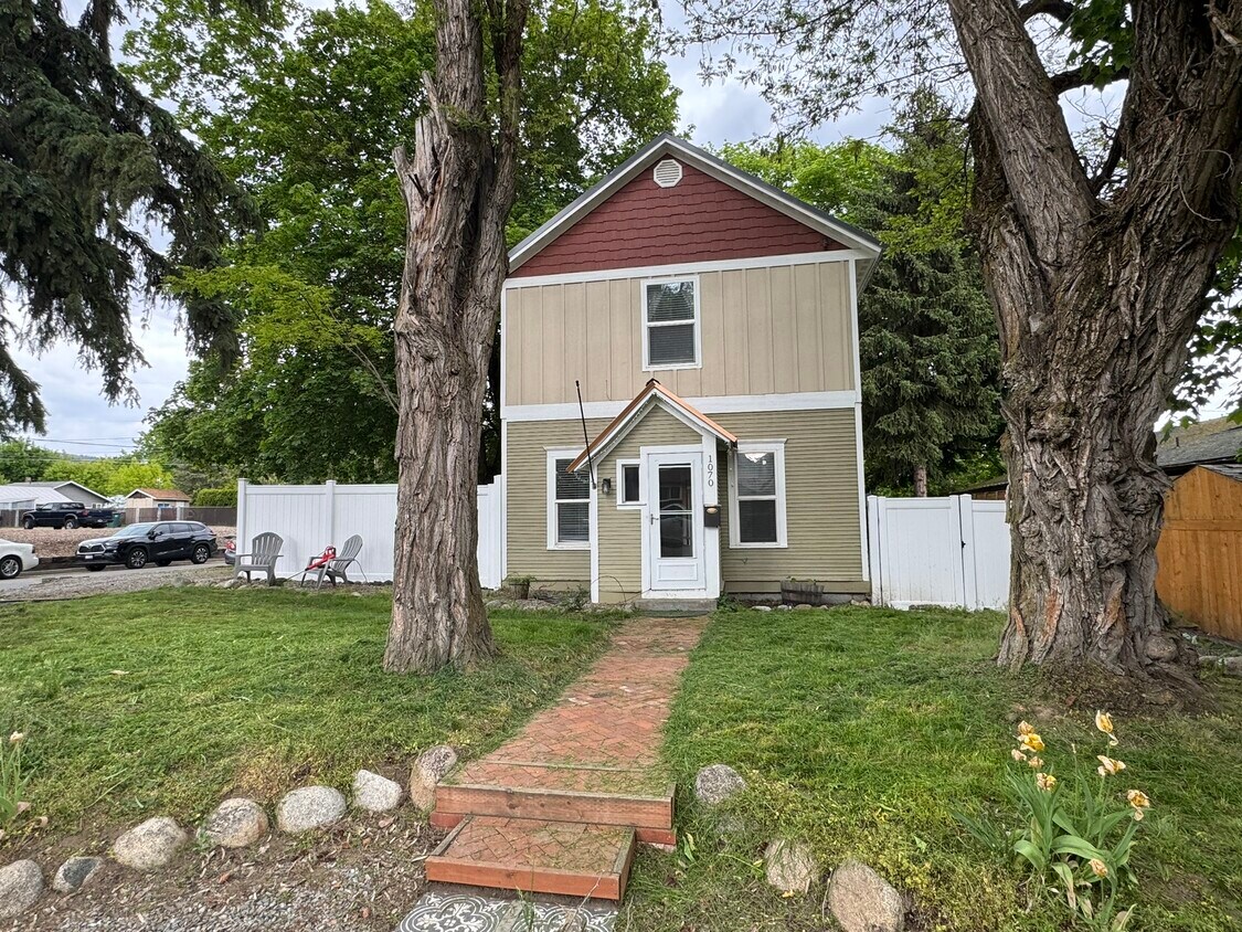 Primary Photo - 1070 N 1st St