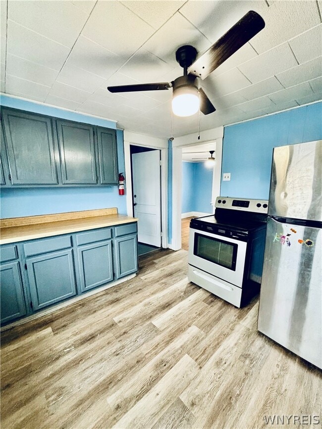 Foto del edificio - 354 Shepard Ave