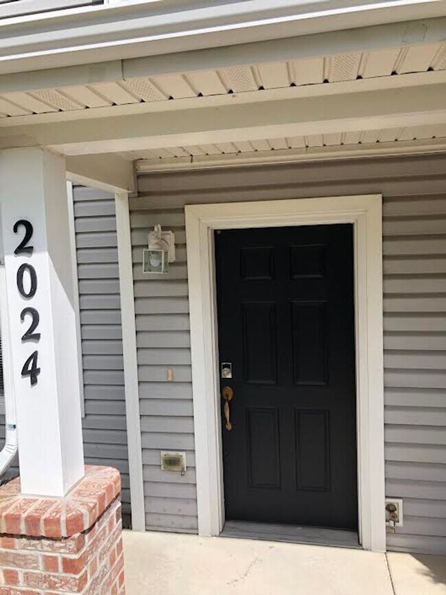 Photo - Fully Renovated, "MUST SEE" 3 Bedroom, 3 B... Townhome