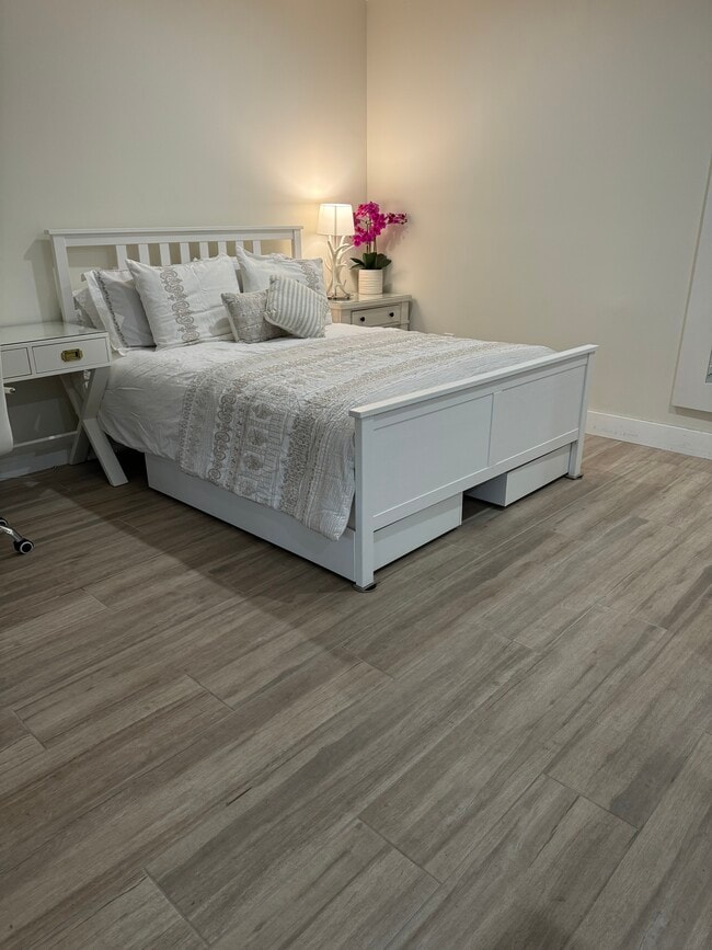 Bed - 4420 W 63rd St