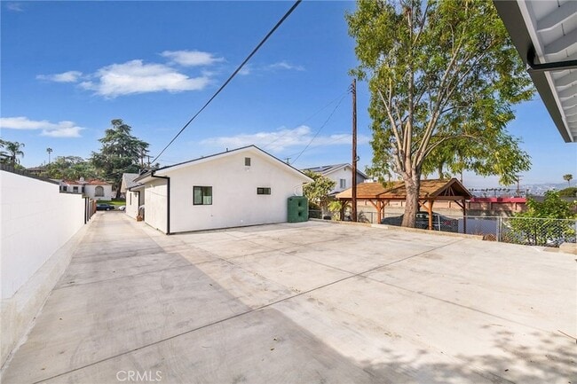 Building Photo - 2361 Moss Ave