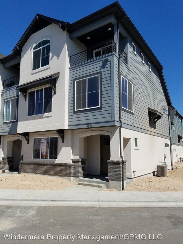 Foto principal - 3 br, 3 bath House - 3397 E. Exacta Lane