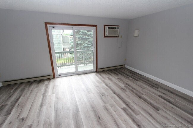 Building Photo - 1400 Meriden Rd