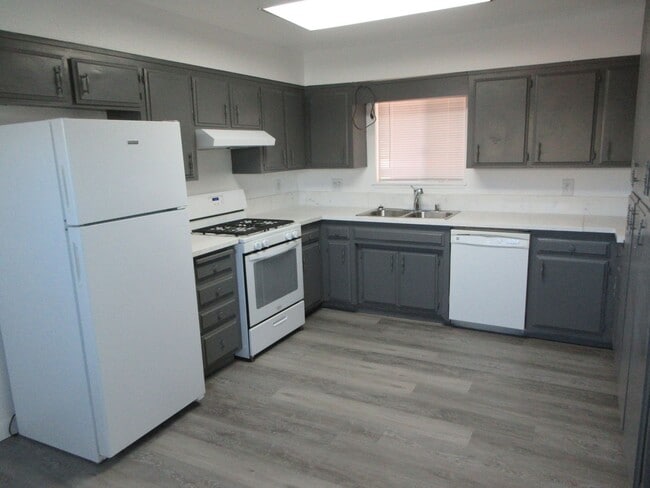 Building Photo - Beautiful 3b 2ba