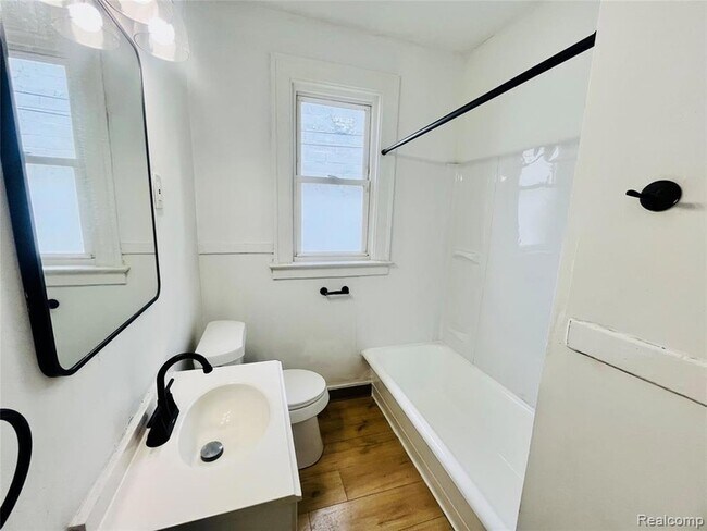 Foto del edificio - 3548 St Clair St