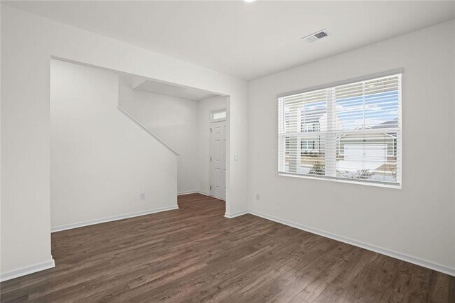 Foto del edificio - 166 Champlain Rd