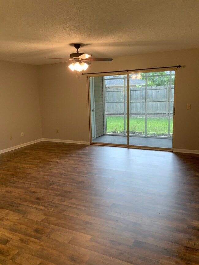 Building Photo - 711 Coventry Ln