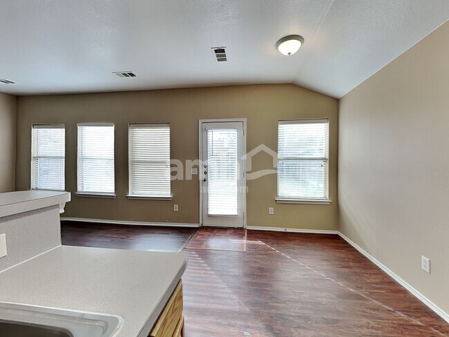 Foto del edificio - 308 Lake Travis Dr