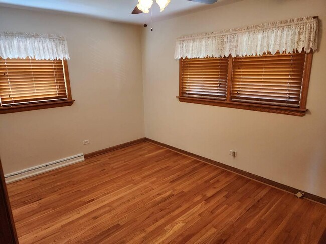 Building Photo - 4844 N Opal Ave