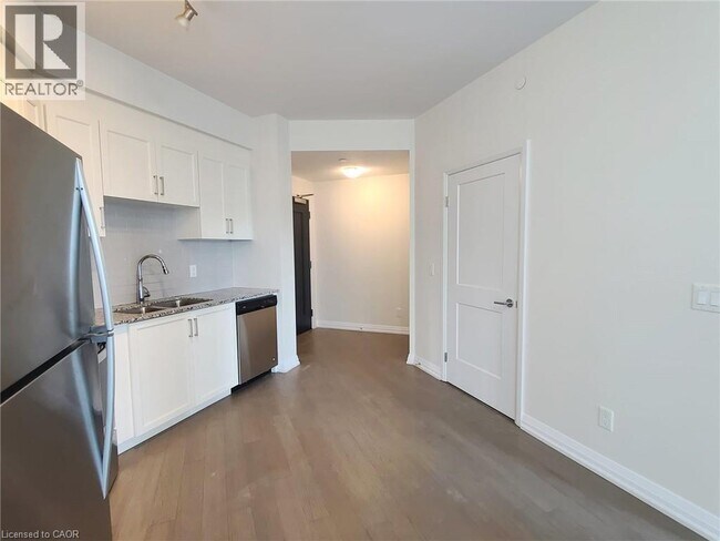 Building Photo - 155 Caroline St S