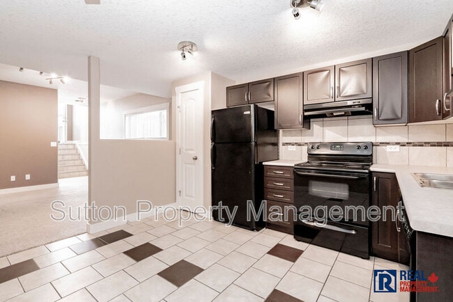 Building Photo - 7425 Westpointe Dr