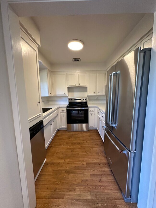 Foto del edificio - Encina Royal 1 bdrm Cottage