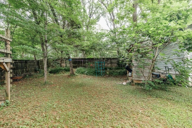 Building Photo - 145.5 HILLSIDE ST | 1 BED 1 BATH COTTAGE