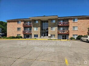 Building Photo - 5385 Camelot Dr