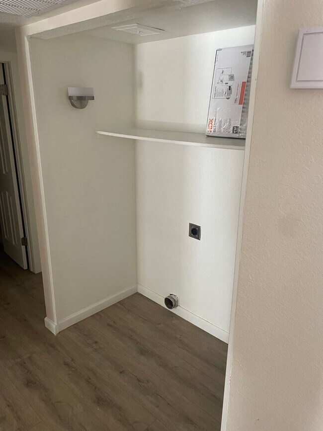 Foto del edificio - Fully Remodeled 3 Bedroom 2 Bathroom Town-...