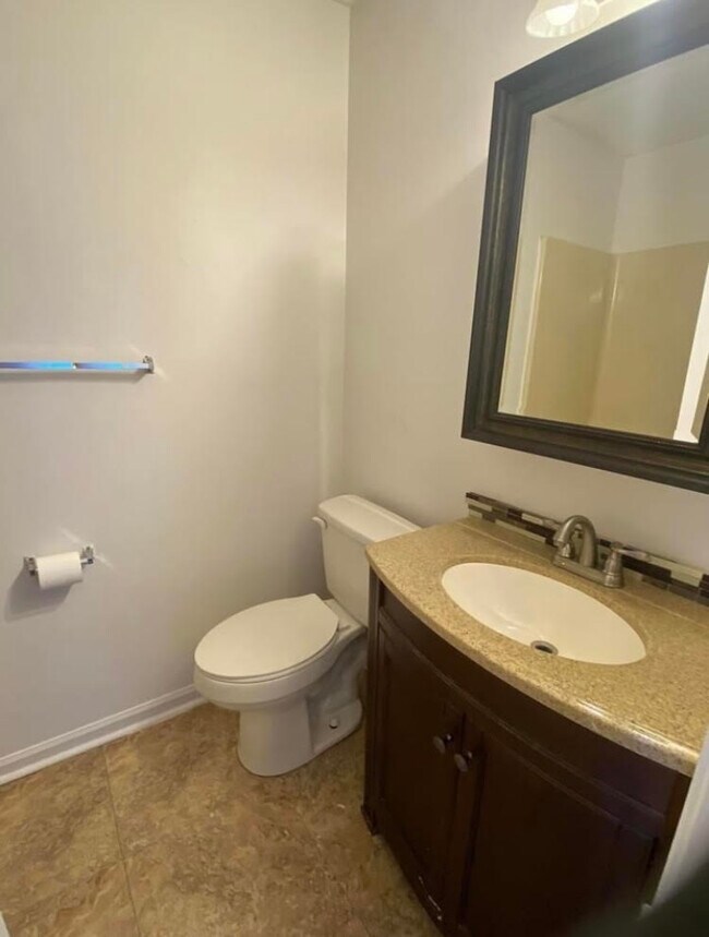 Guest bath - 1411 Turkey Ridge Rd