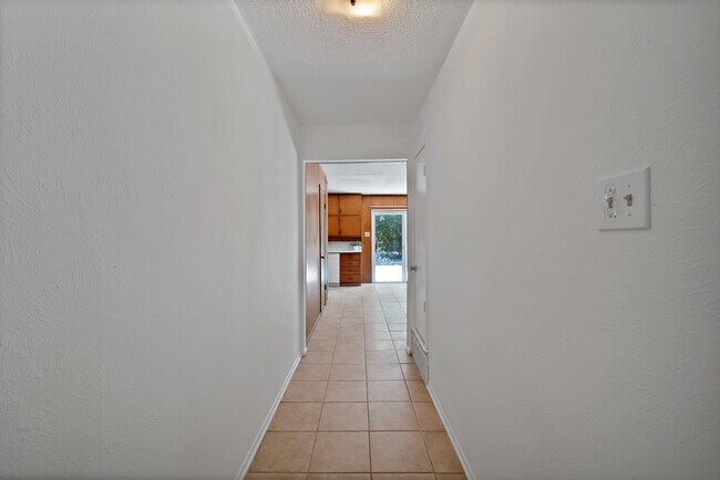 Vestíbulo de entrada - 6516 Perdido Dr