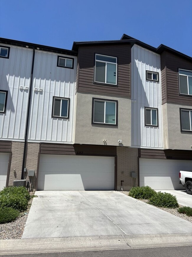 Photo - Beautiful Townhome in great location!