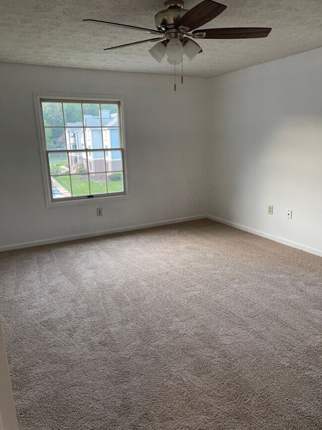 Foto del edificio - ABINGDON - LAURAL WOODS CONDO