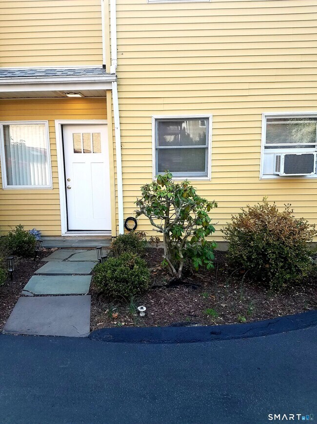 Foto del edificio - 72 Maple Tree Ave