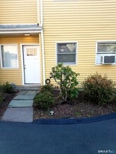 Building Photo - 72 Maple Tree Ave