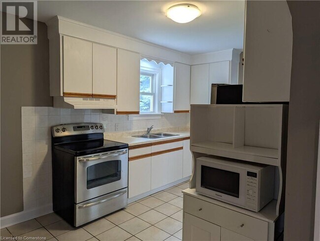 Photo du bâtiment - 224 Highland Rd E