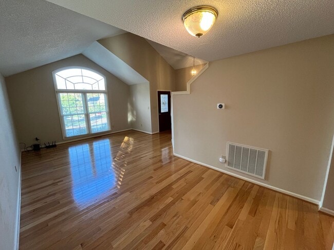 Foto del edificio - Exceptionally Located 3BD, 2.5BA Cary Home...
