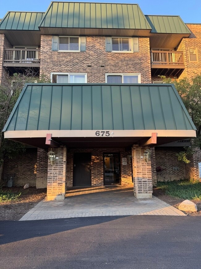 Building Photo - 675 Grove Terrace