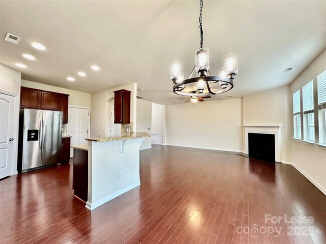 Foto del edificio - 10932 Burnt Leather Ln