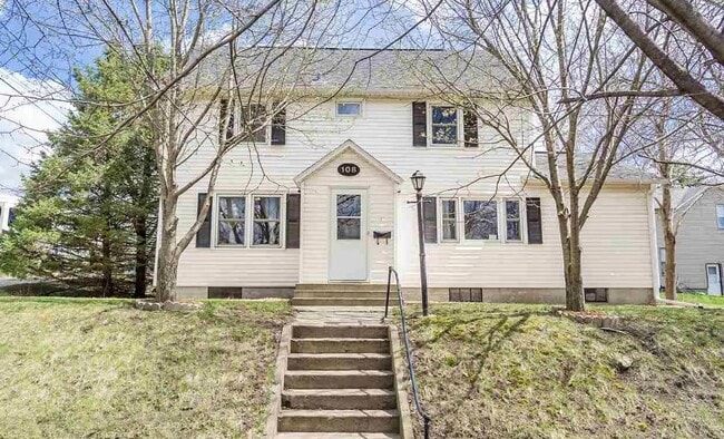 Front House - 108 5th St NE