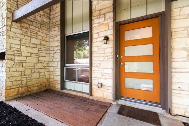 Building Photo - 5132 Meadow Creek Dr