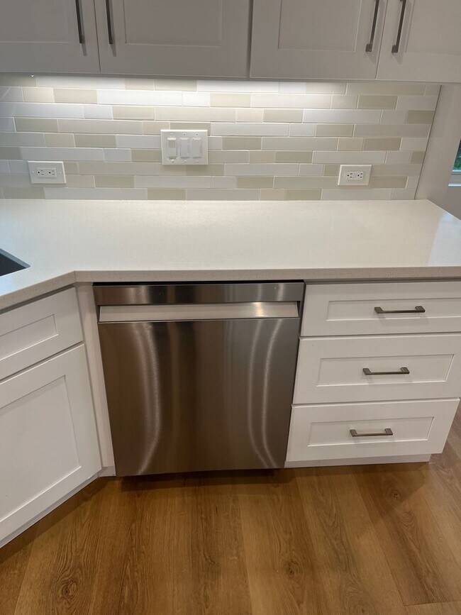 Foto del edificio - Newly Remodeled - 4/2 Concord Rancher - Lo...
