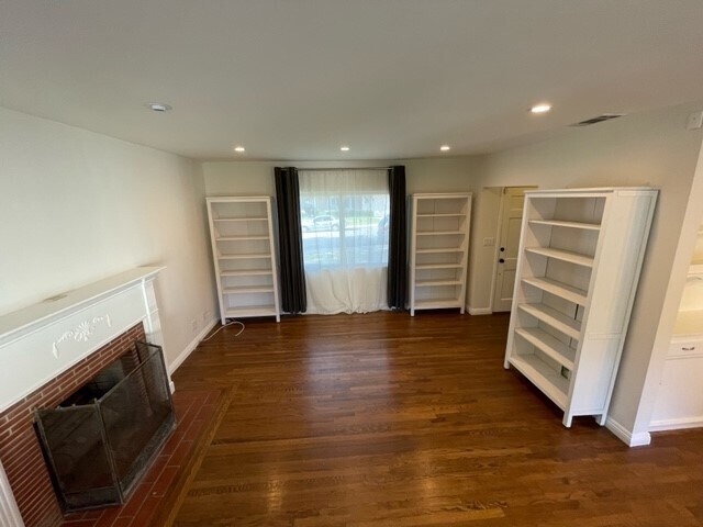 Living Room - 2060 Crestlake Ave