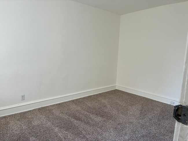 Building Photo - Marshal House Apartments - 103 3 Bed