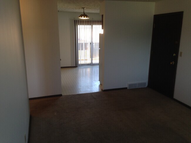 Building Photo - 609 Kennedy Dr Building Photo - 609 Kennedy Dr