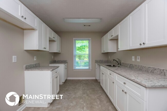 Foto del edificio - 8693 Collins Dr