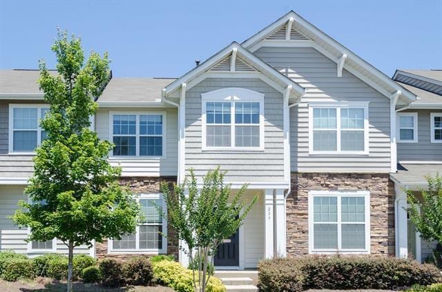 Building Photo - "Charming 3-Bed Oasis with Granite Accents & Pool Retreat in Belmont!"