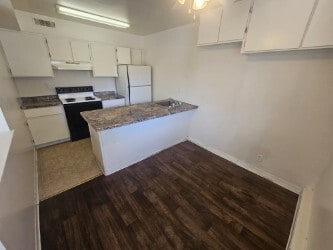 Building Photo - 504 Jeanell Dr