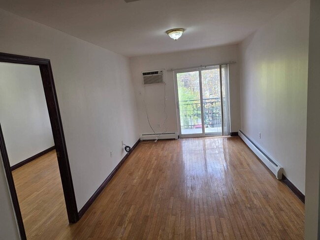 Building Photo - 40-14 194th St