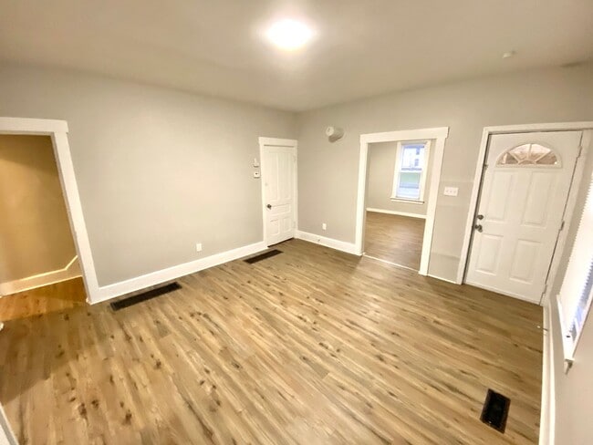 Building Photo - Newly Remodeled Single Family in Middletow...