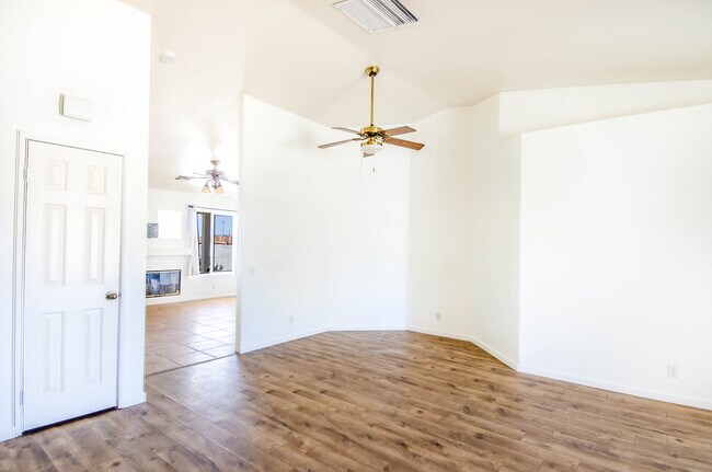 Foto del edificio - 72548 Sunnyslope Dr