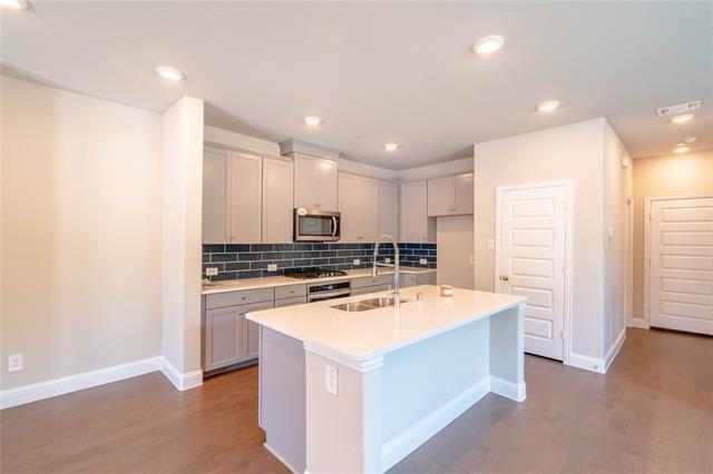 Foto del edificio - 7800 Manilla Dr